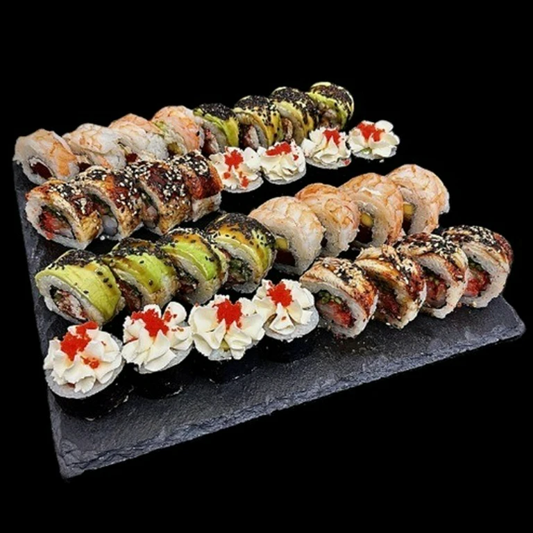 zestaw sushi na&nbsp;tacy