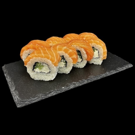 rolka sushi z&nbsp;łososiem