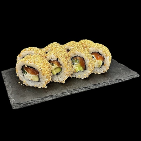 rolka sushi w&nbsp;sezamie z&nbsp;łososiem