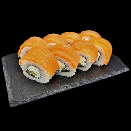 rolka sushi z&nbsp;wędzonym łososiem